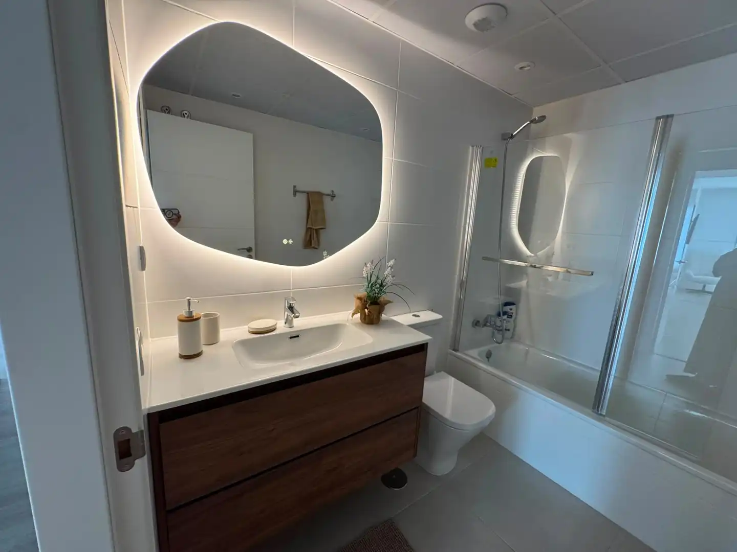 Bathroom of Apartments for rent in Marbella  with Air Conditioner, Heating and Terrace