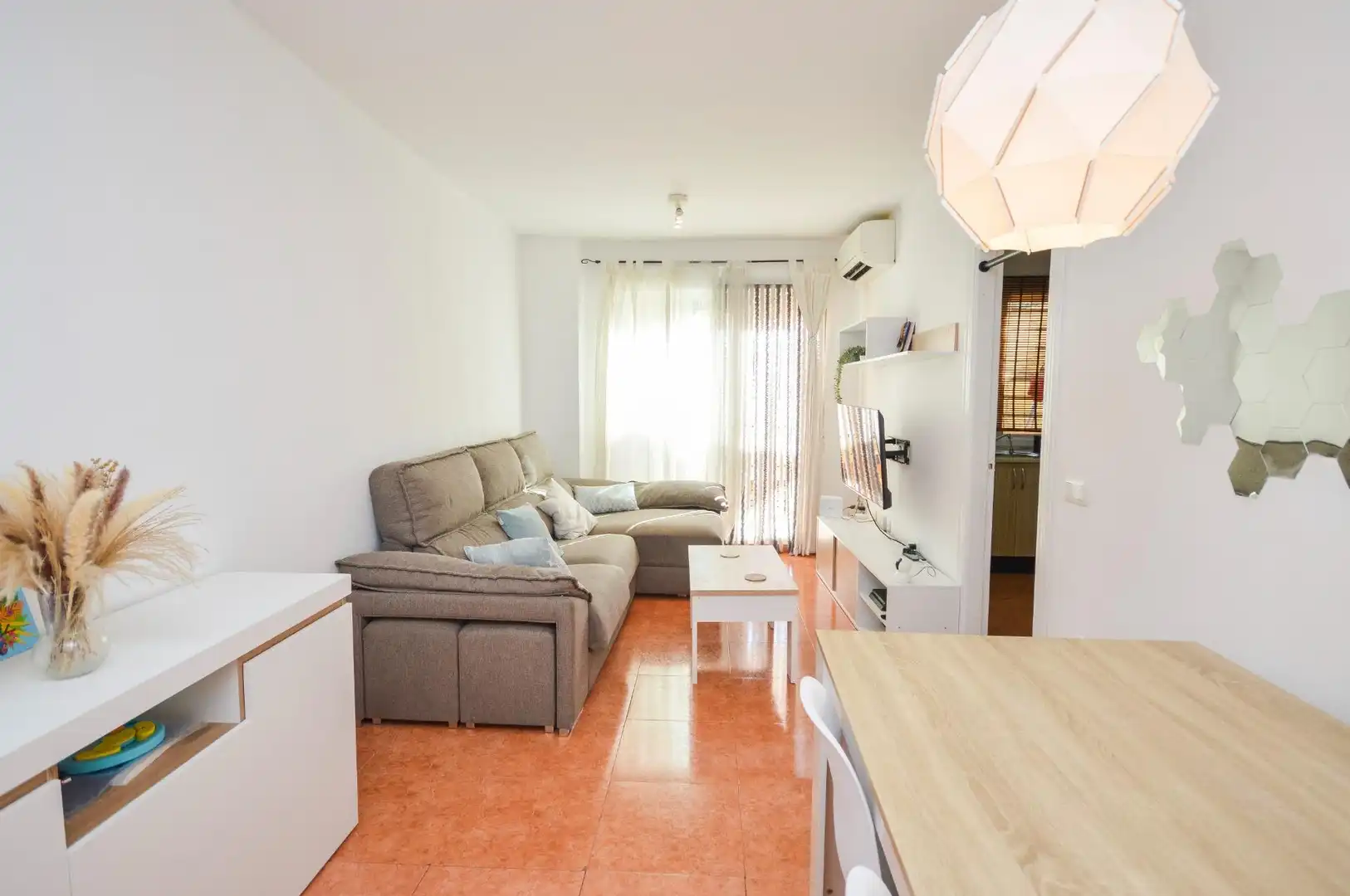 Wohnzimmer von Dachboden zum Verkauf in Viator mit Klimaanlage, Heizung und Terrasse