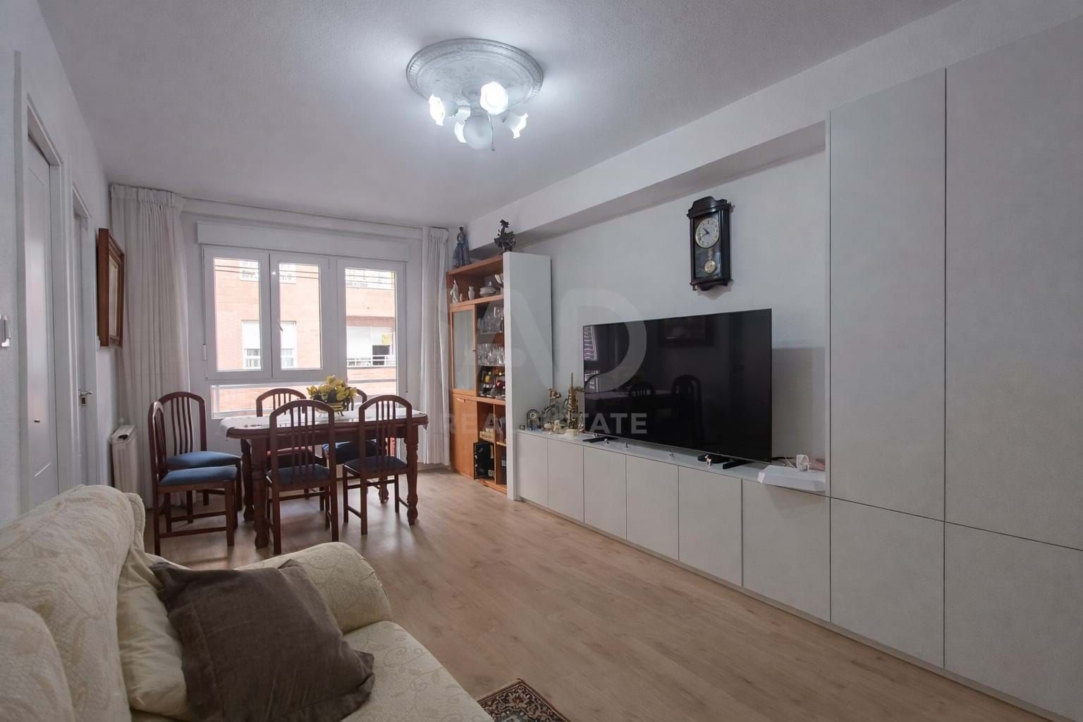 Sala d'estar de Pis en venda en Torrelavega  amb Calefacció