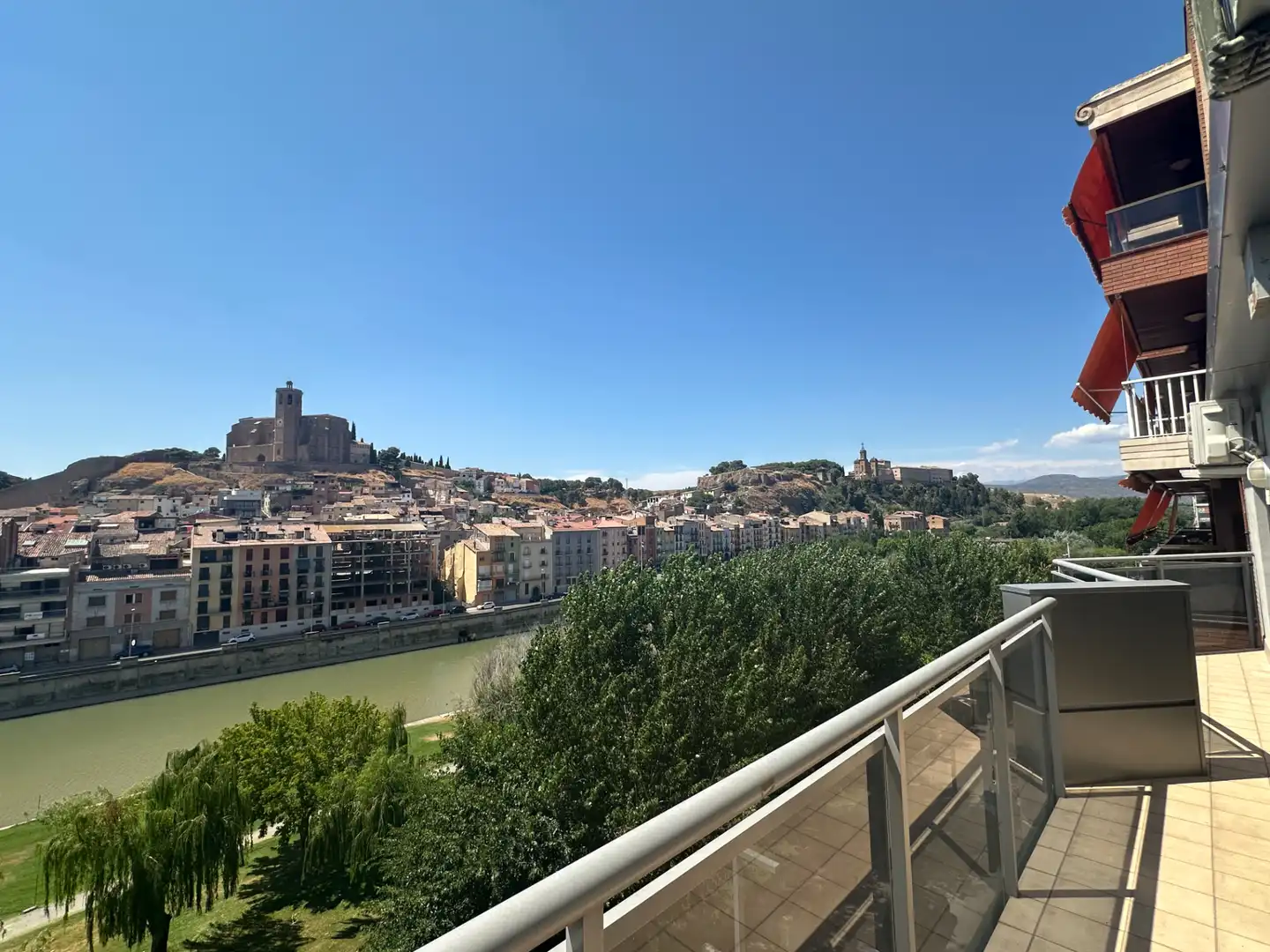 Vista exterior de Àtic en venda en Balaguer amb Aire condicionat, Calefacció i Terrassa