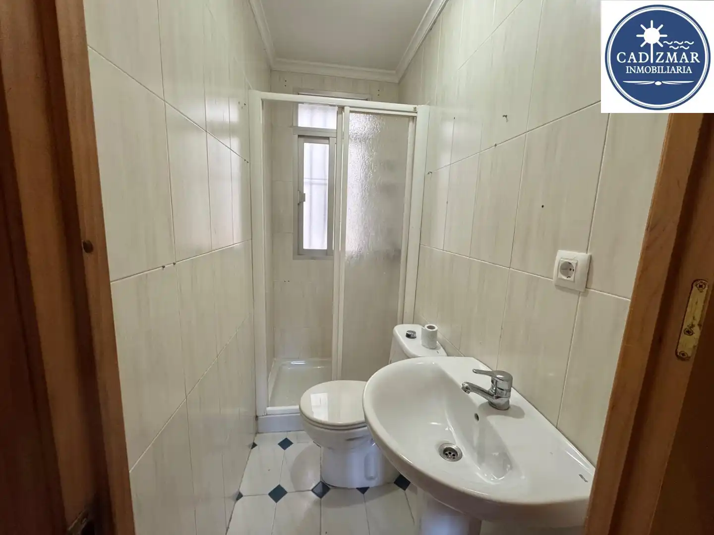 Bathroom of Ground floor for sale in Cádiz  with Storage room, Balcony and Alarm