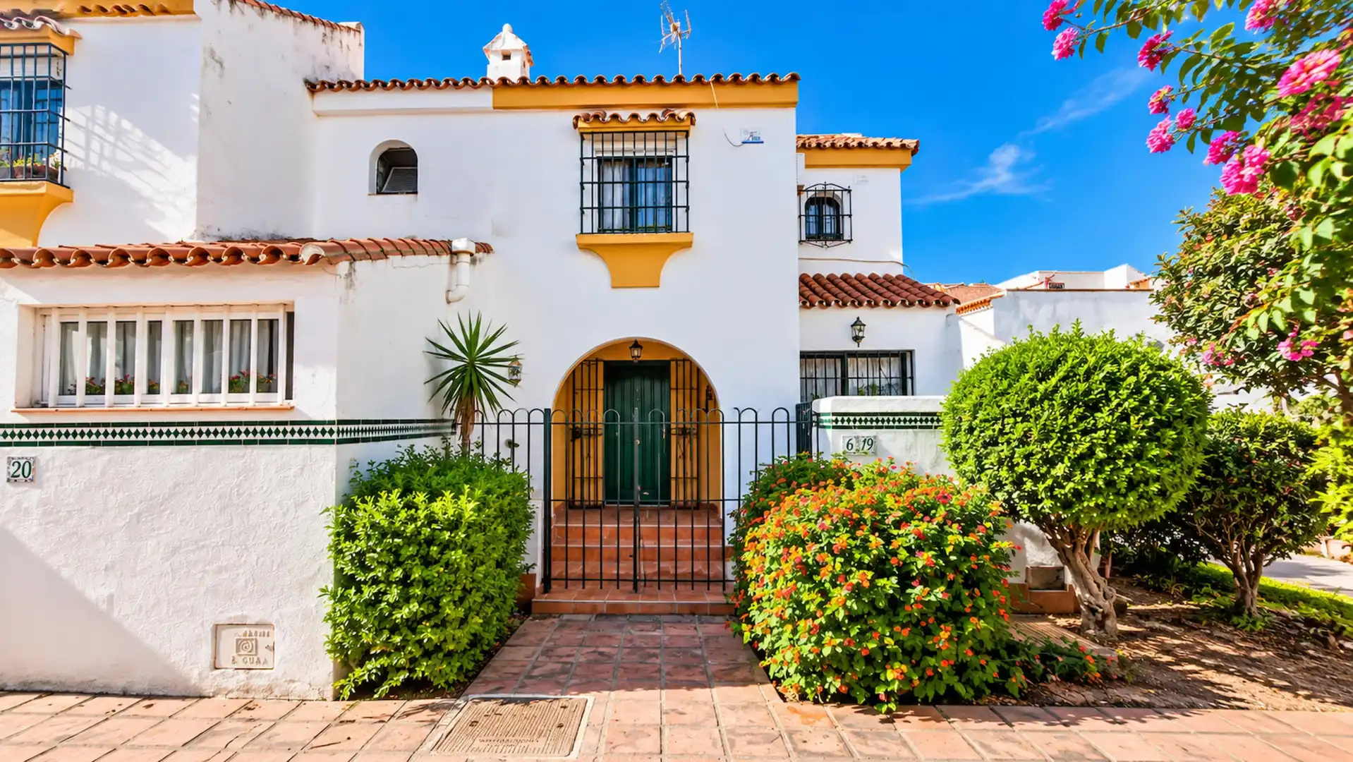 Casa pareada con piscina en venta en Marina de Casares