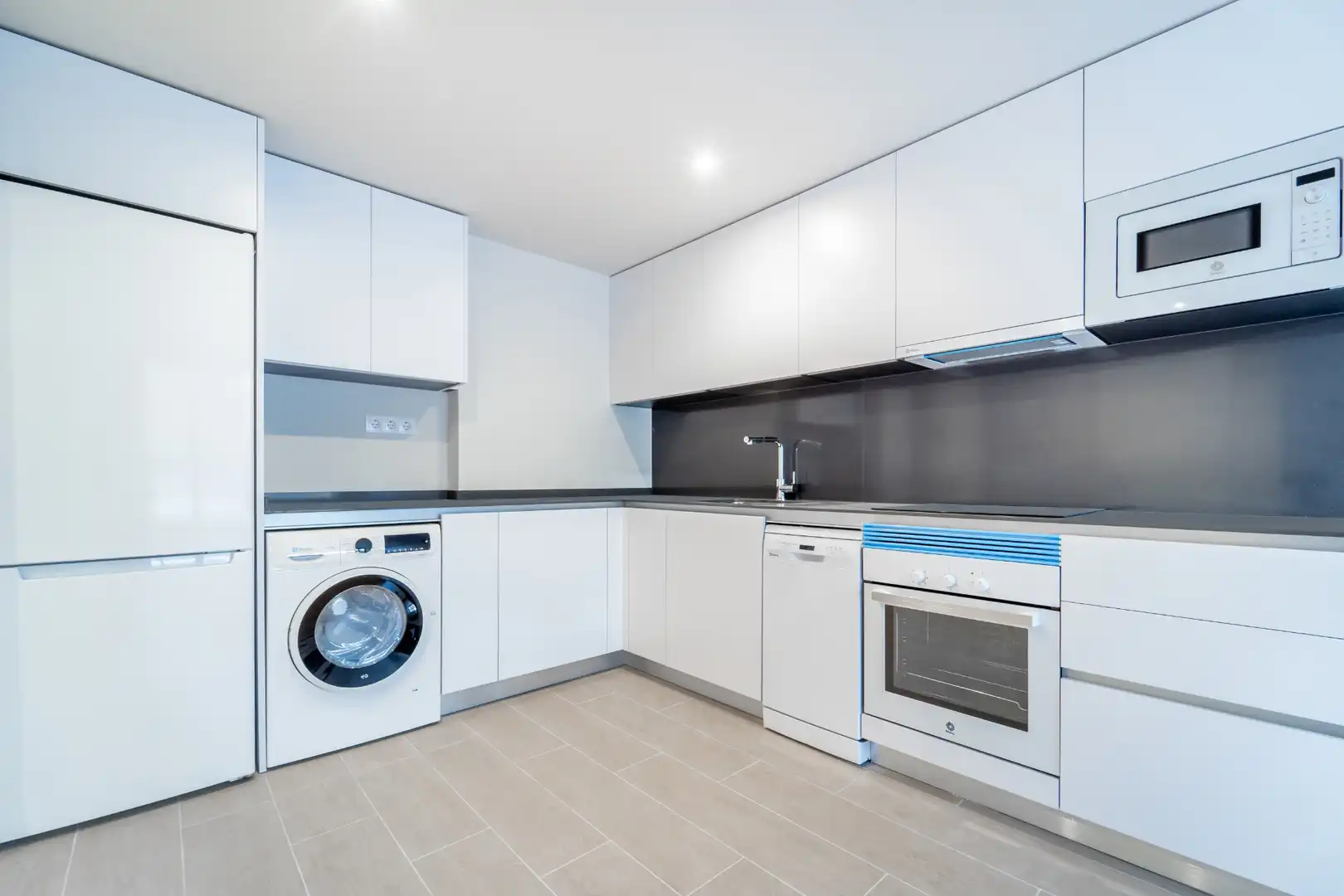 Kitchen of Flat for rent in Alcalá de Henares  with Air Conditioner, Terrace and Storage room