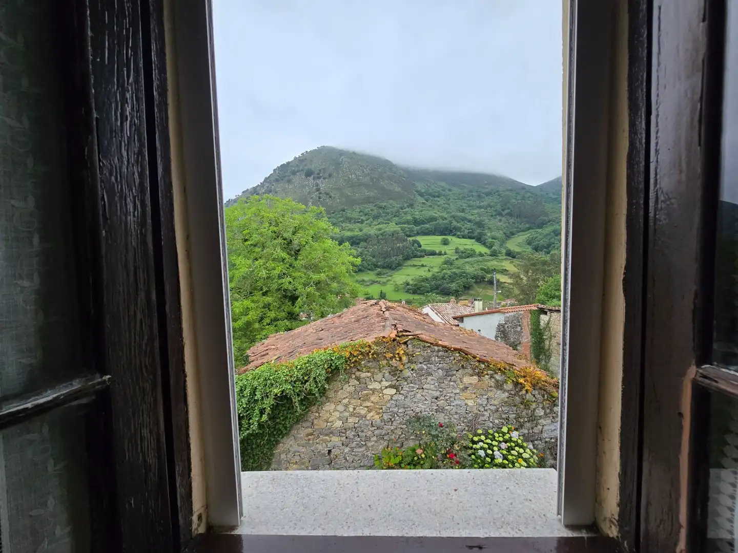 Vista exterior de Casa o xalet en venda en Llanes amb Calefacció, Terrassa i Traster