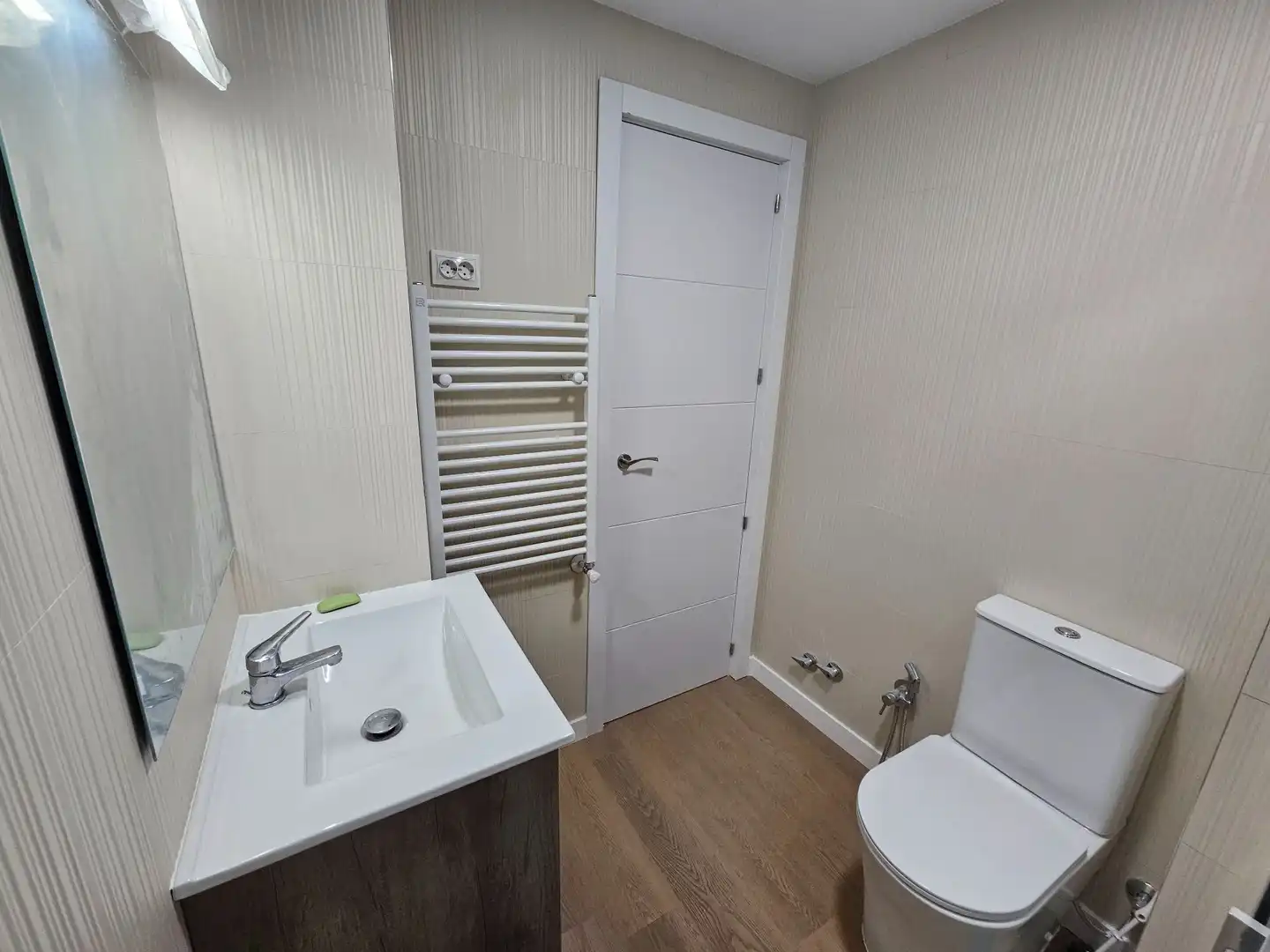Baño de Piso de alquiler en Madrid con Aire acondicionado y Calefacción
