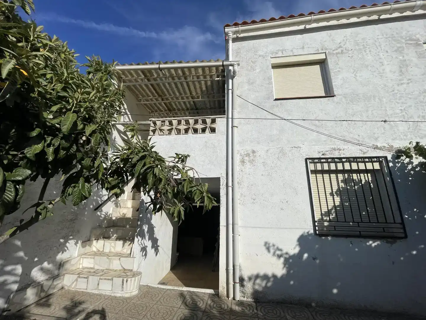 Vista exterior de Casa adosada en venda en Viso del Marqués amb Traster, Moblat i Balcó