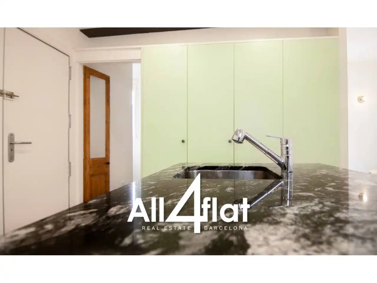 Kitchen of Flat for sale in  Barcelona Capital  with Air Conditioner, Parquet flooring and Terrace