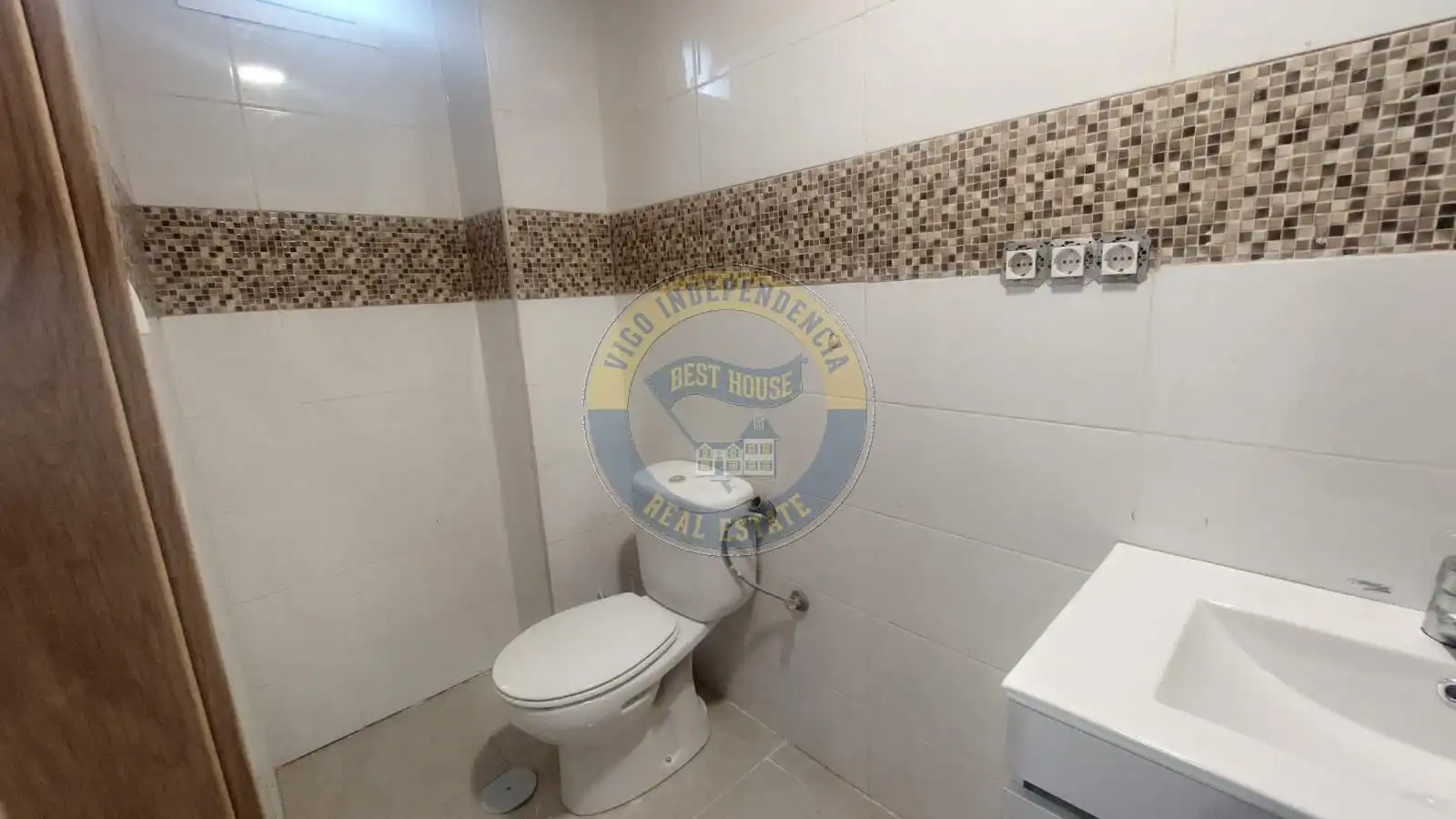Badezimmer von Erdgeschoss zum Verkauf in Vigo  mit Heizung
