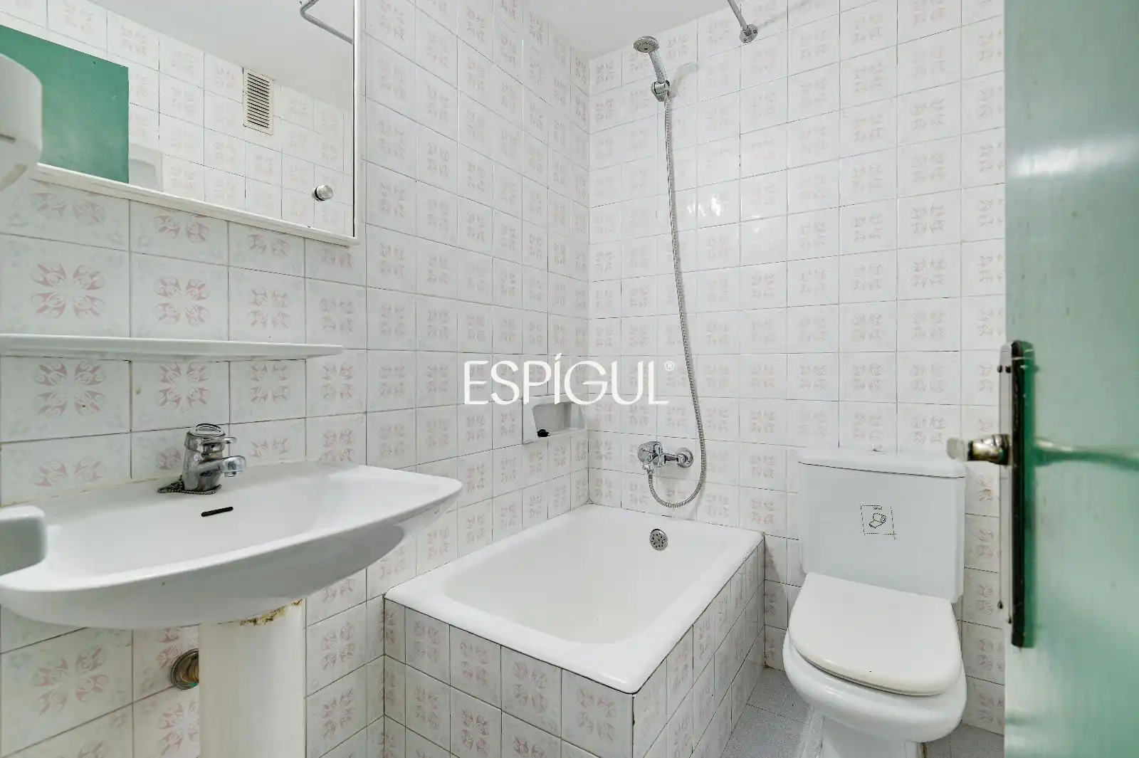 Baño de Piso en venta en Girona con Calefacción, Parquet y Amueblado