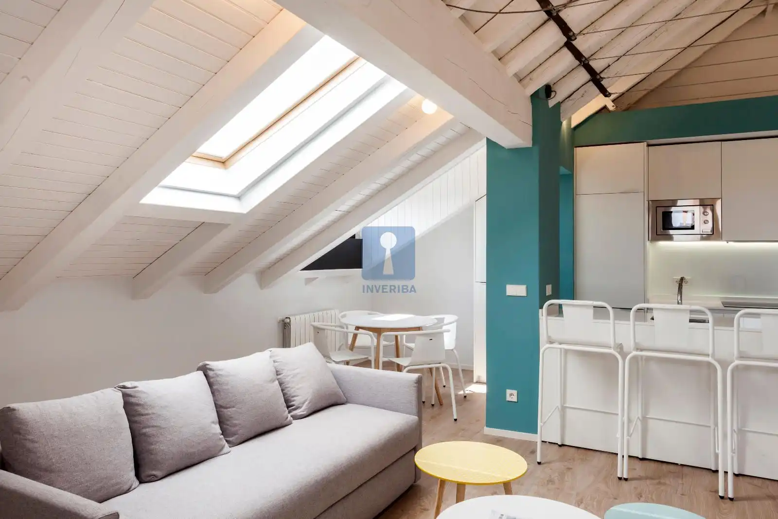 Living room of Attic for rent in Madrid  with Air Conditioner, Heating and Parquet flooring