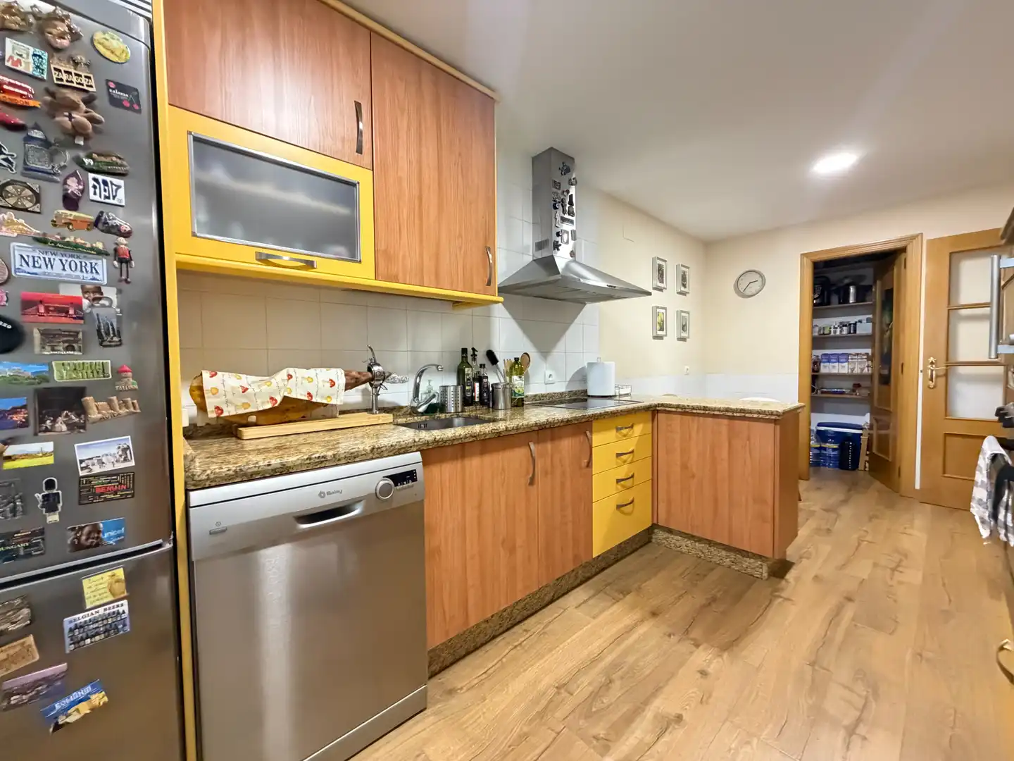 Küche von Wohnung zum Verkauf in Plasencia mit Klimaanlage, Schwimmbad und Balkon