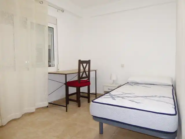 Habitación de Piso de alquiler en Málaga con Aire acondicionado, Terraza y Amueblado