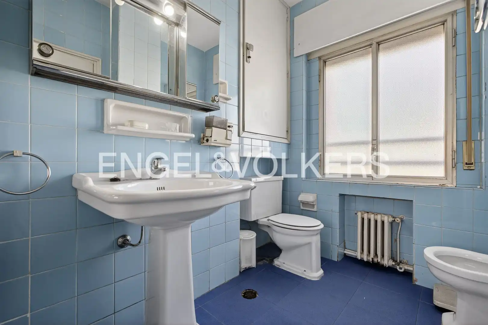 Baño de Piso en venta en Sevilla con Calefacción, Terraza y Balcón