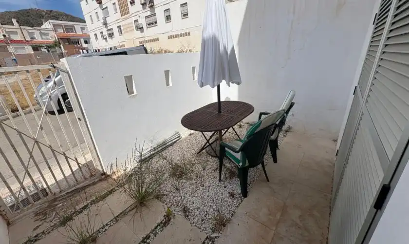 Terrasse von Einfamilien-Reihenhaus zum Verkauf in Carboneras mit Klimaanlage, Terrasse und Abstellraum