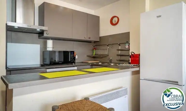 Cuina de Apartament en venda en Empuriabrava amb Aire condicionat i Terrassa
