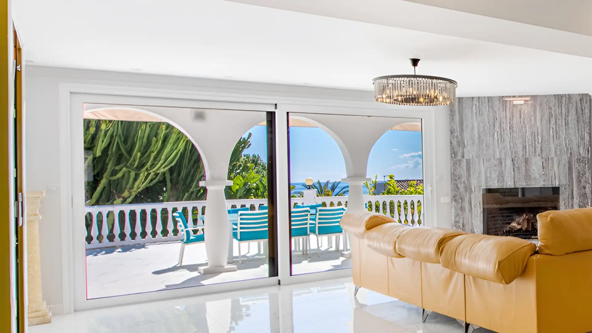 Sala d'estar de Casa o xalet en venda en Marbella amb Aire condicionat, Jardí privat i Terrassa