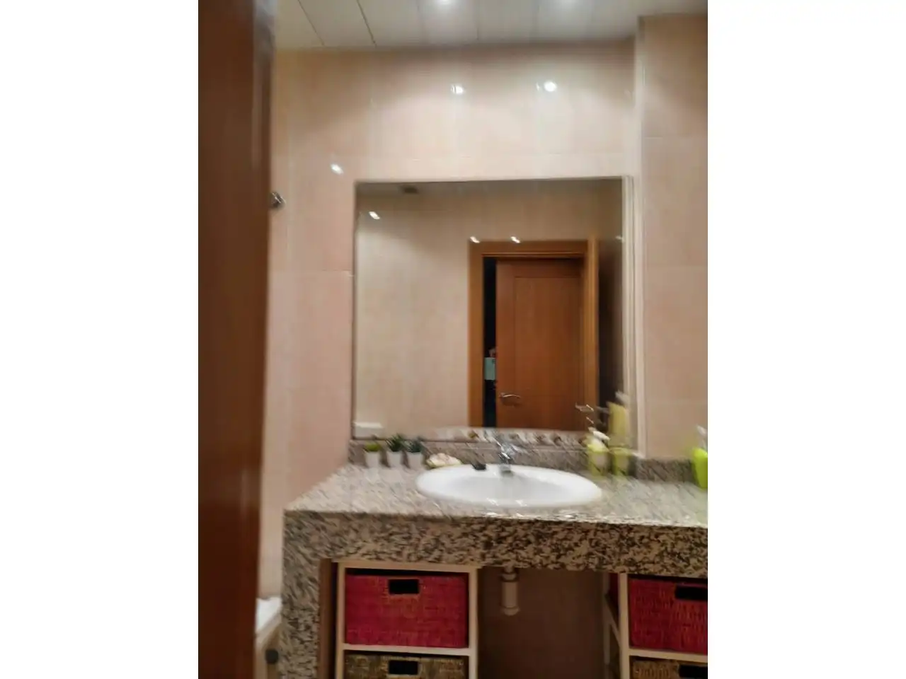 Baño de Piso de alquiler en Vilanova i la Geltrú con Aire acondicionado, Calefacción y Terraza