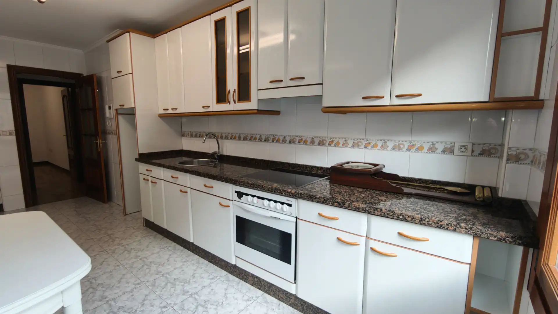 Cocina de Piso en venta en Avilés con Calefacción, Parquet y Trastero