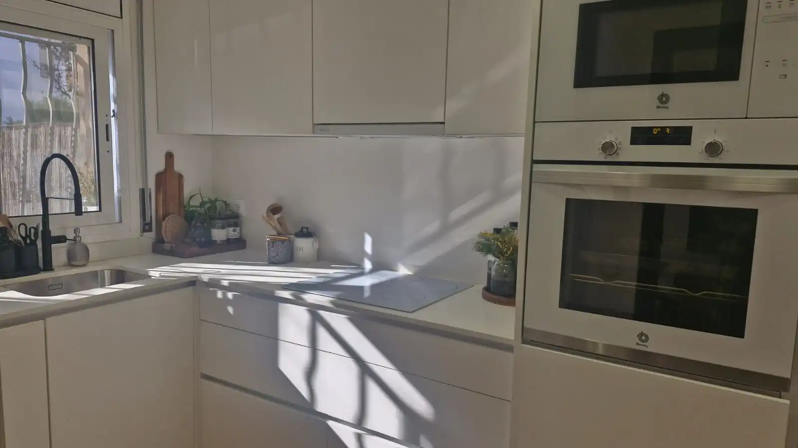 Cocina de Casa o chalet en venta en Cerdanyola del Vallès con Aire acondicionado, Calefacción y Jardín privado