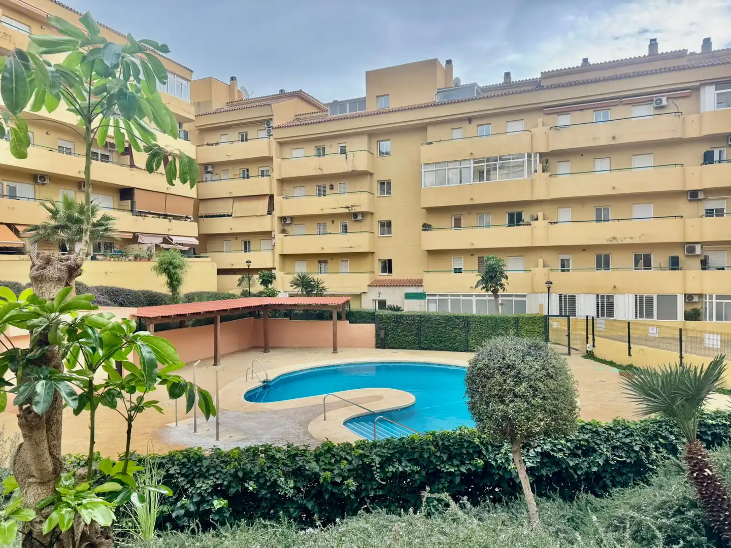 Vista exterior de Piso en venta en Fuengirola con Terraza, Amueblado y Horno