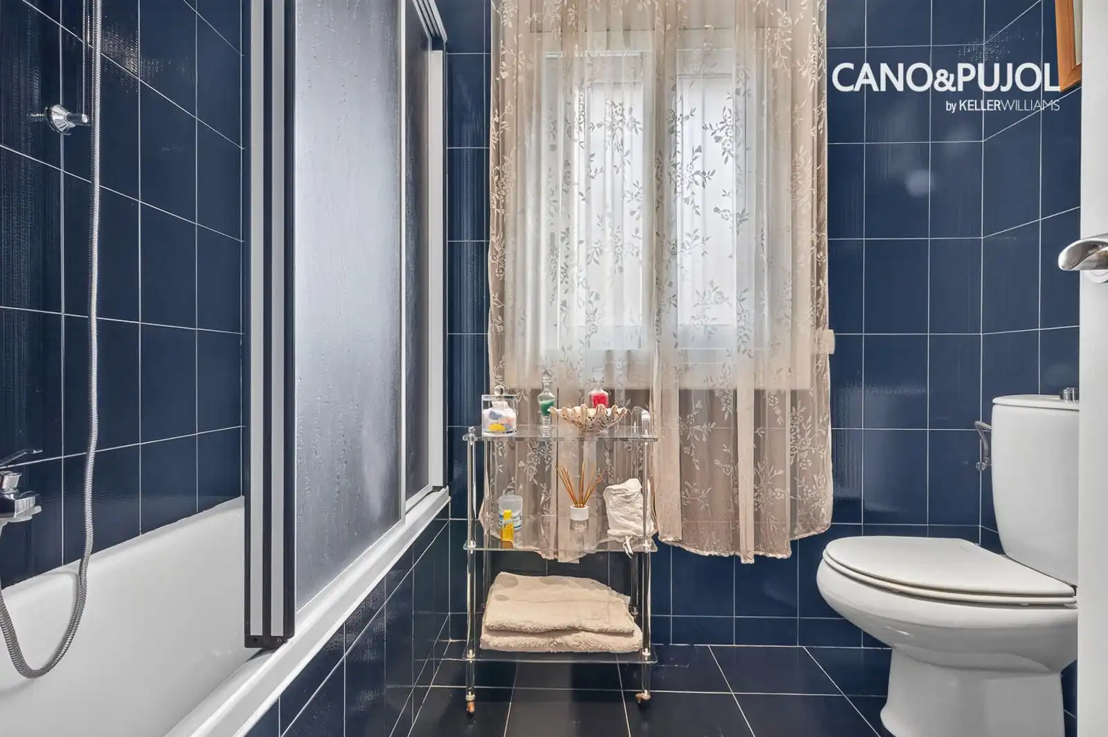 Bathroom of Houses for sale in Ca n'Oriol