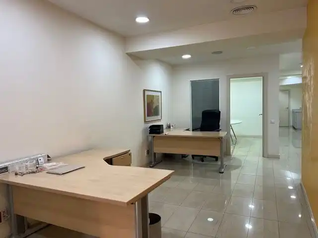 Local de alquiler en Esplugues de Llobregat con Aire acondicionado, Calefacción y Amueblado