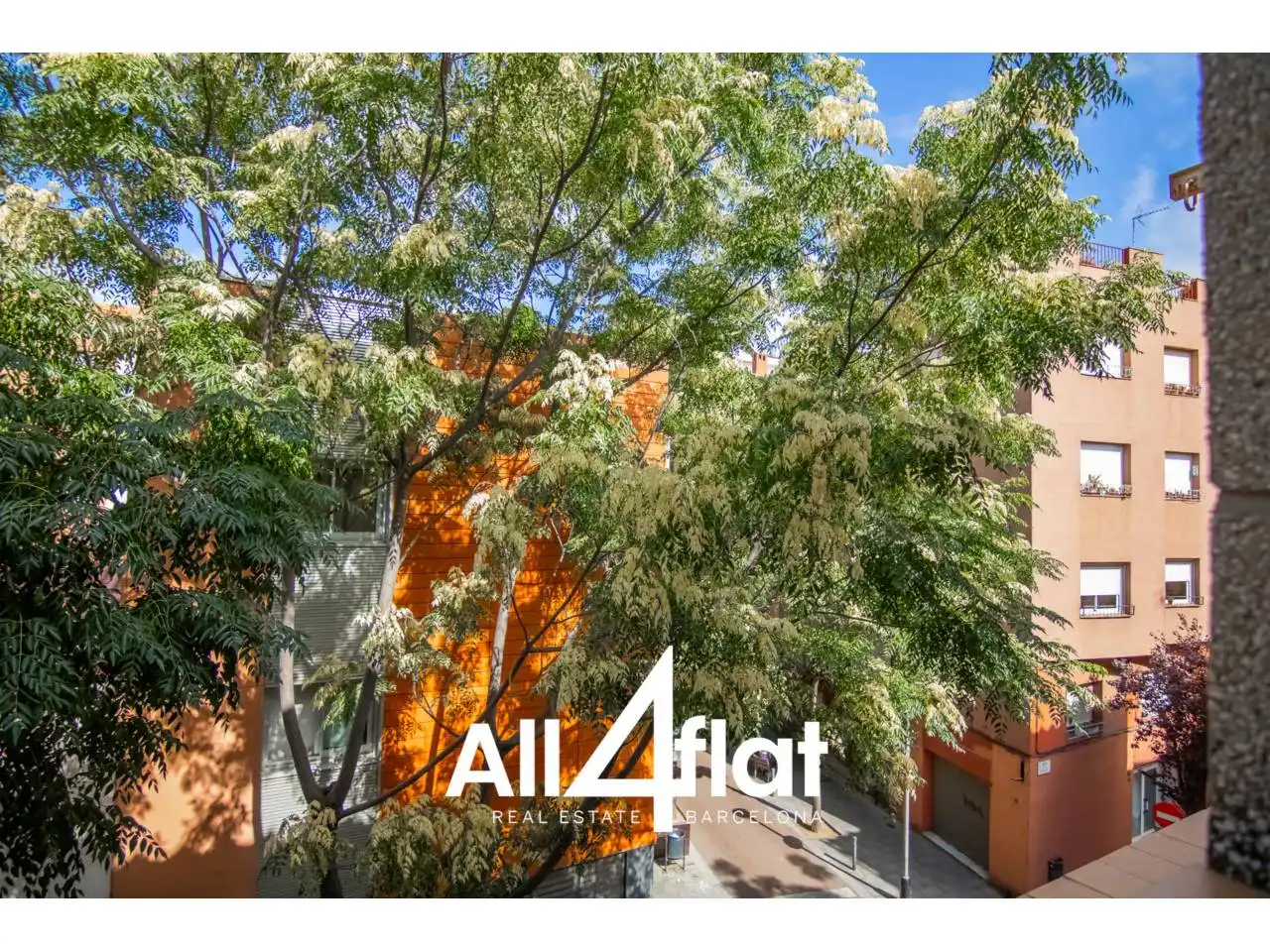 Exterior view of Duplexes for rent in Barcelona  with Air Conditioner, Heating and Terrace