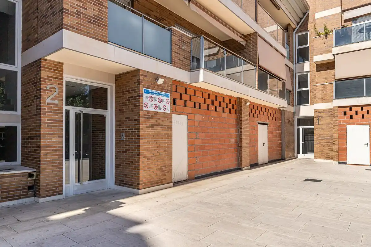 Local comercial en venta en C. de Julián Berrendero, imagen 3