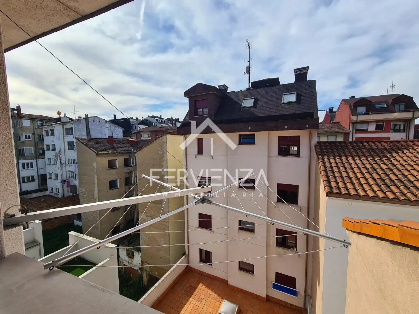 Vista exterior de Pis en venda en Oviedo 