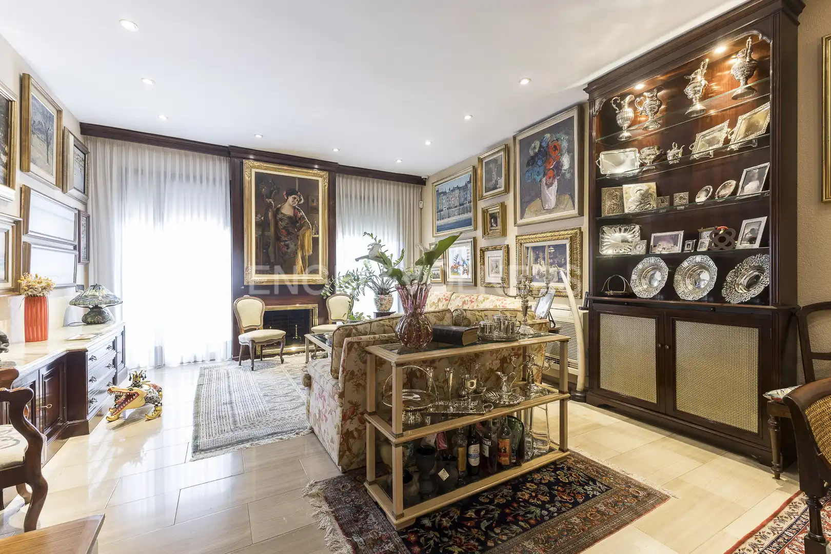 Wohnzimmer von Einfamilien-Reihenhaus zum Verkauf in Barcelona mit Heizung, Privatgarten und Parkett