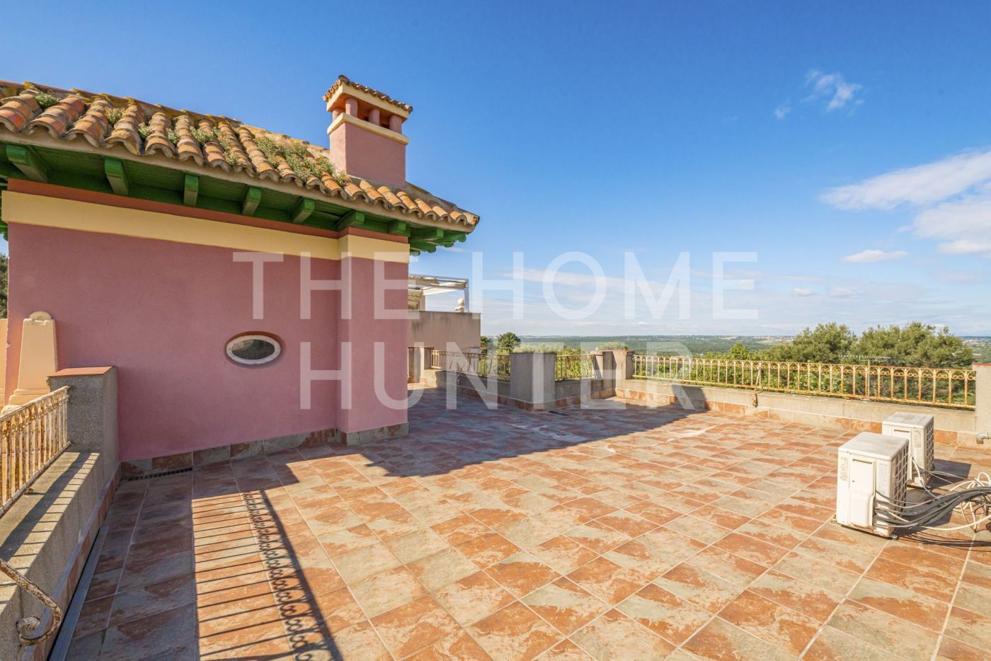 Vista exterior de Casa o xalet en venda en  Madrid Capital amb Jardí privat, Terrassa i Piscina