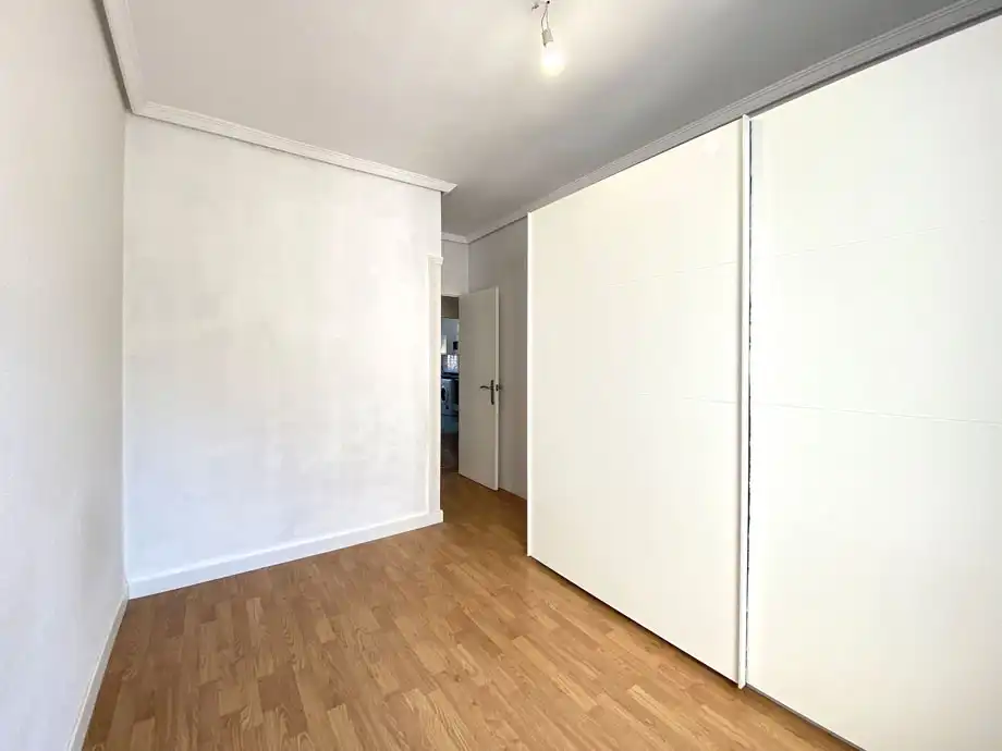 Habitación de Piso en venta en Vitoria - Gasteiz con Calefacción, Terraza y Trastero