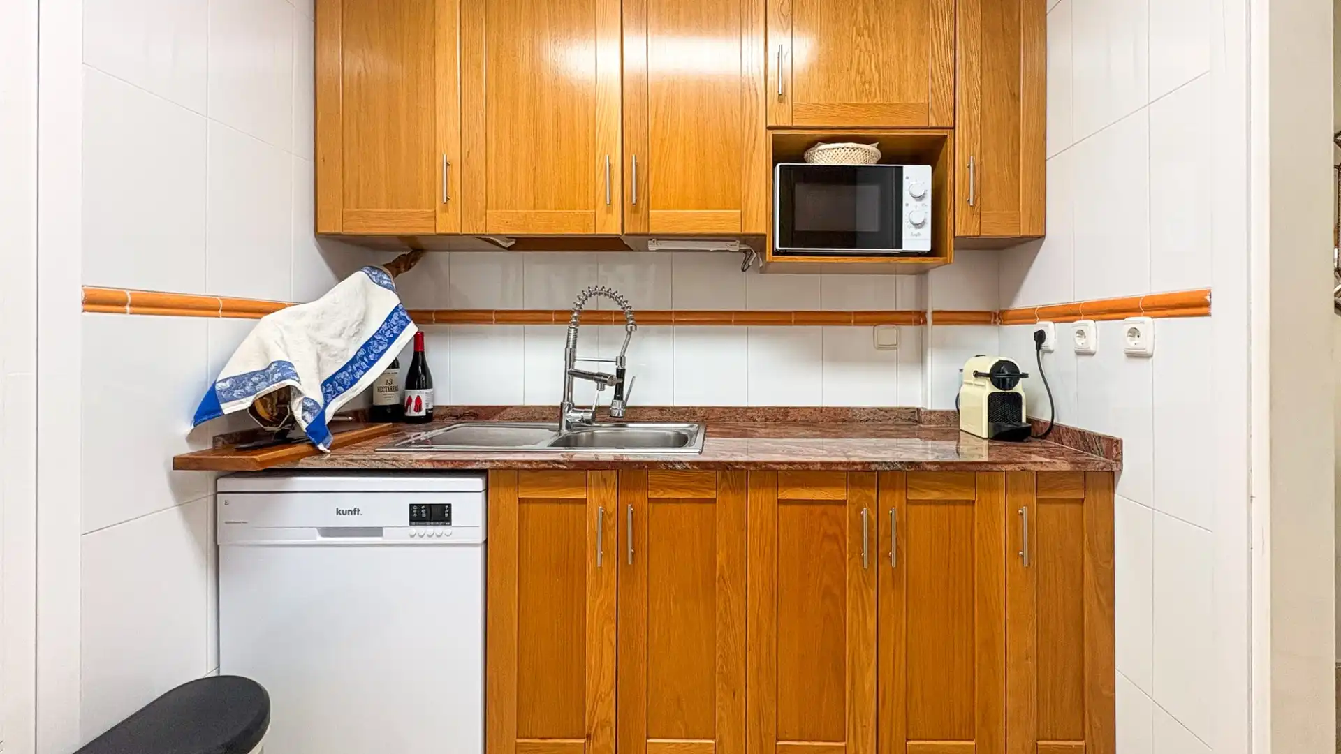 Cuina de Casa adosada en venda en Elche / Elx amb Jardí privat, Terrassa i Traster
