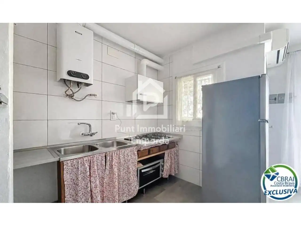 Küche von Einfamilien-Reihenhaus zum Verkauf in Empuriabrava mit Klimaanlage, Heizung und Terrasse