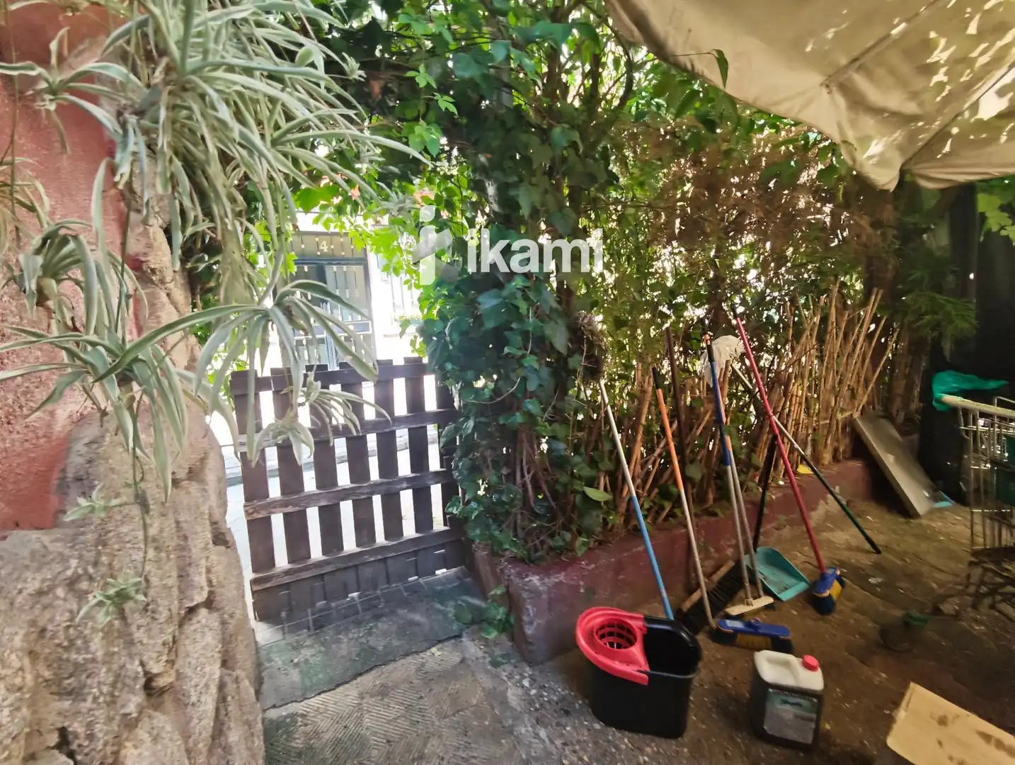 Jardí de Local en venda en Madrid amb Terrassa, Moblat i Internet