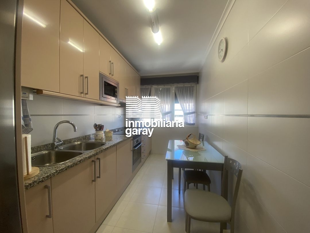 Cuina de Apartament en venda en Villarcayo de Merindad de Castilla la Vieja amb Calefacció i Moblat