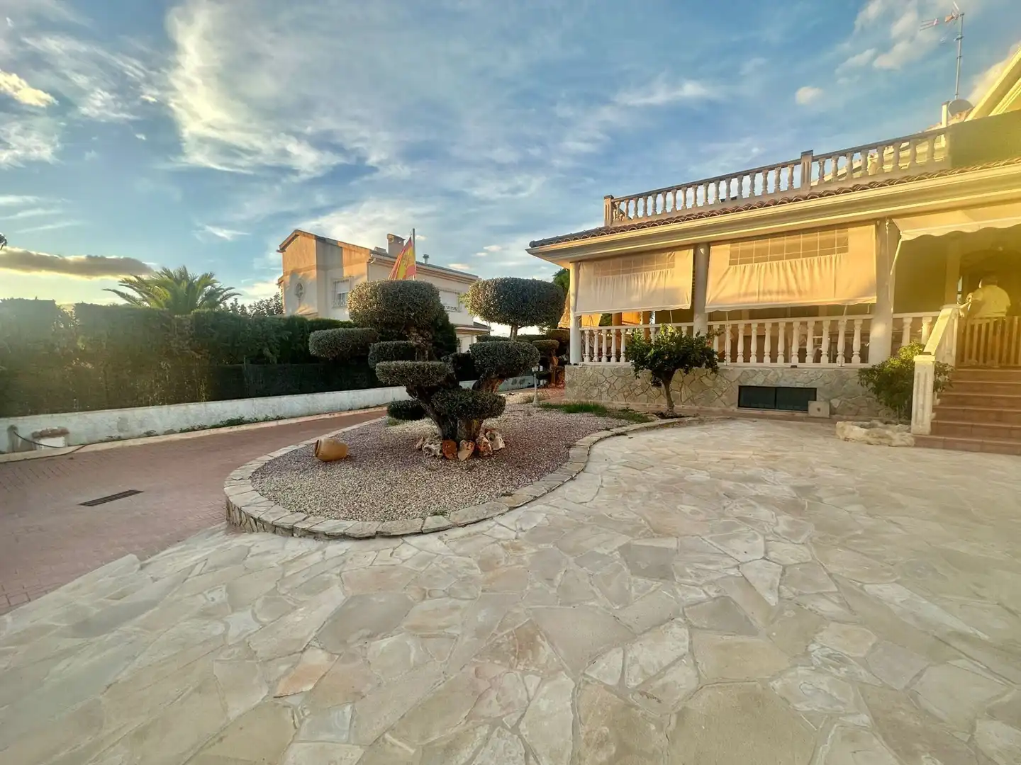Vista exterior de Casa o chalet en venta en San Vicente del Raspeig / Sant Vicent del Raspeig con Aire acondicionado, Calefacción y Jardín privado