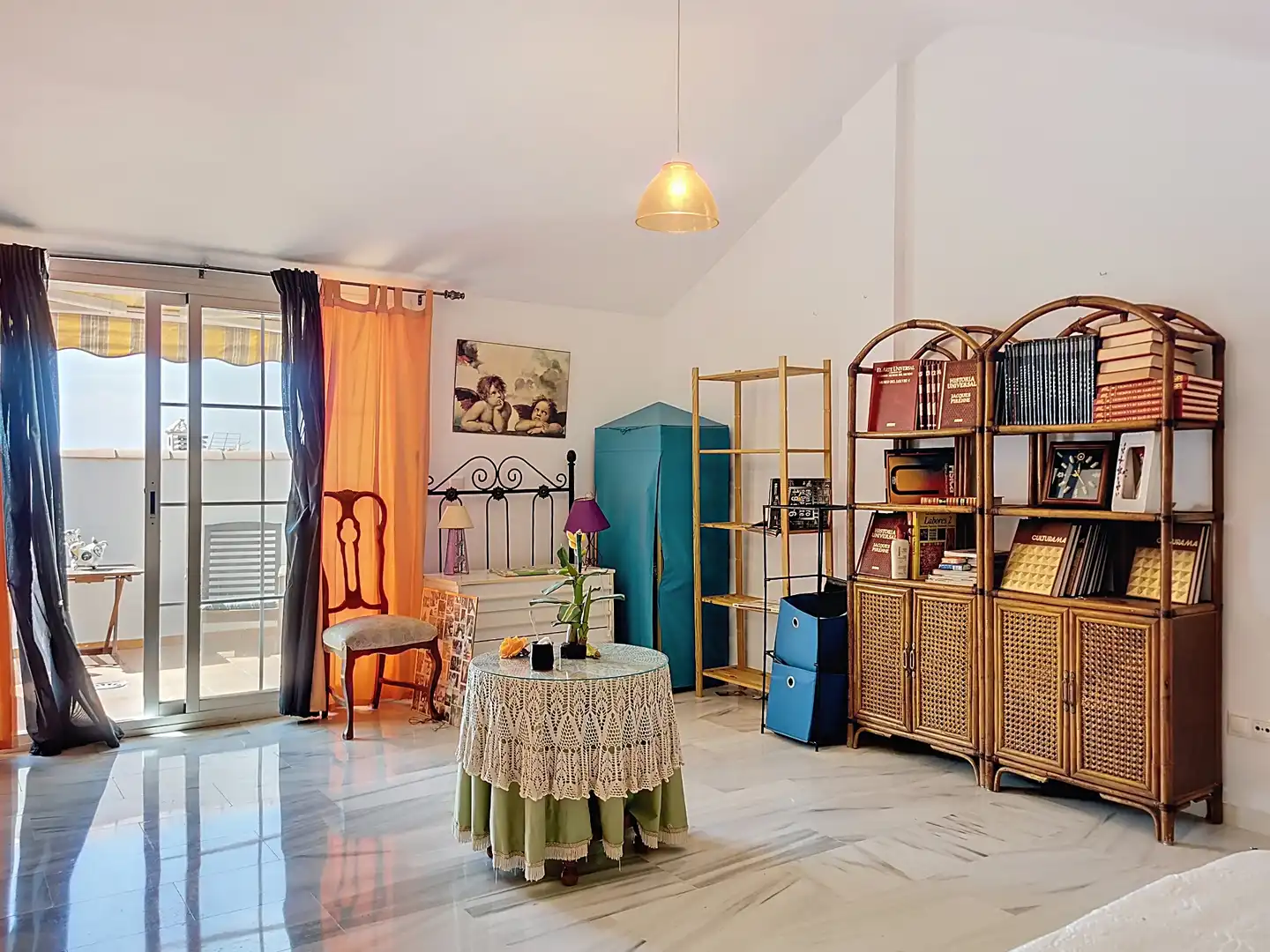 Living room of Detached homes for sale in Fuengirola  with Air Conditioner, Storage room and Community pool