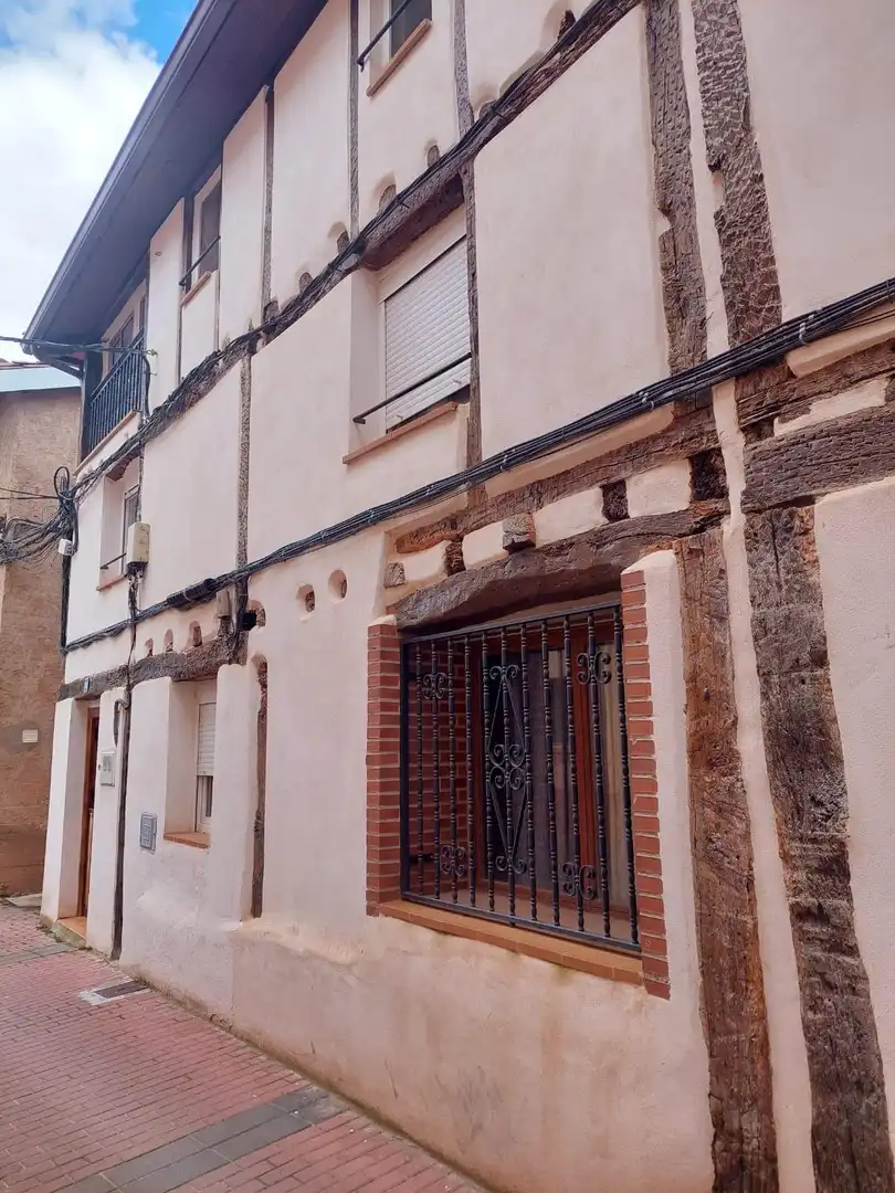Vista exterior de Casa adosada en venda en Camprovín