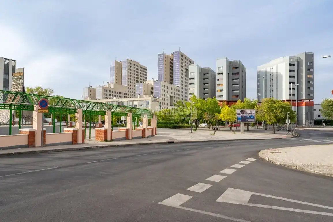 Vista exterior de Pis en venda en Coslada amb Calefacció i Terrassa