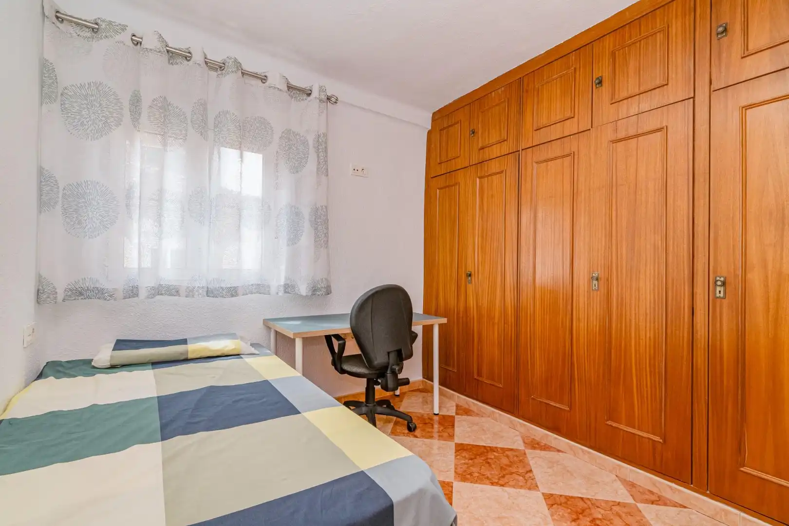 Bedroom of Flat for rent in Granada  with Furnished