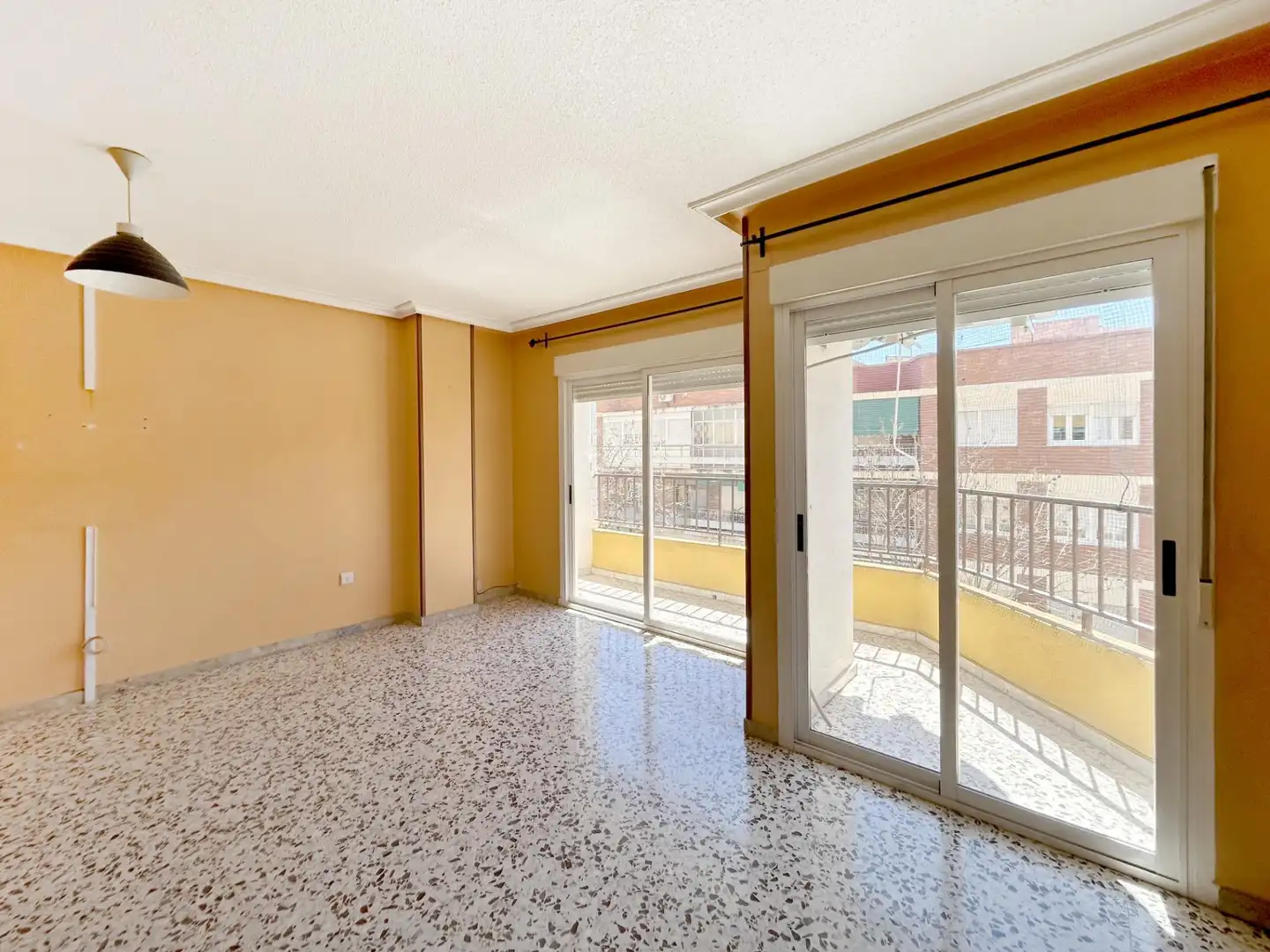 Vista exterior de Piso de alquiler en Novelda con Aire acondicionado, Terraza y Alarma