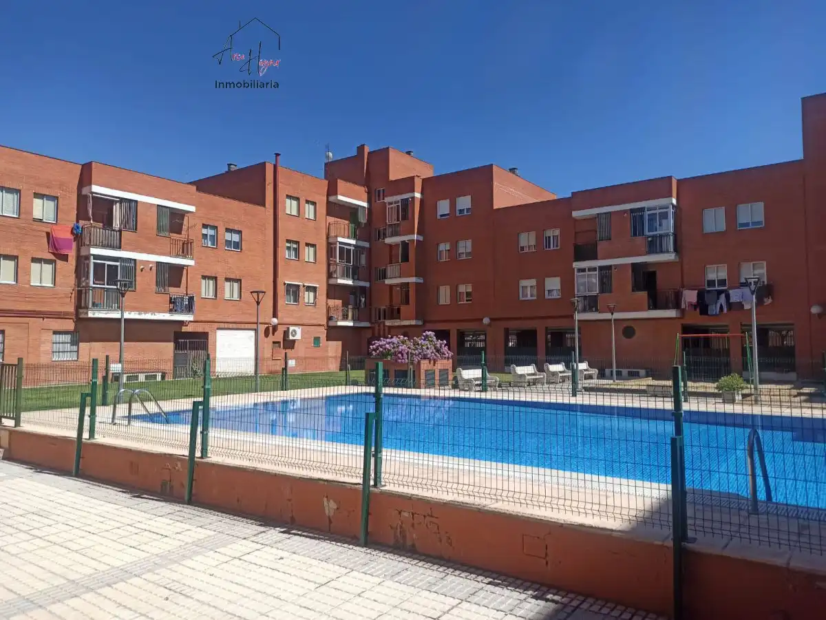 Swimming pool of Flat for rent in Salamanca  with Heating, Parquet flooring and Terrace