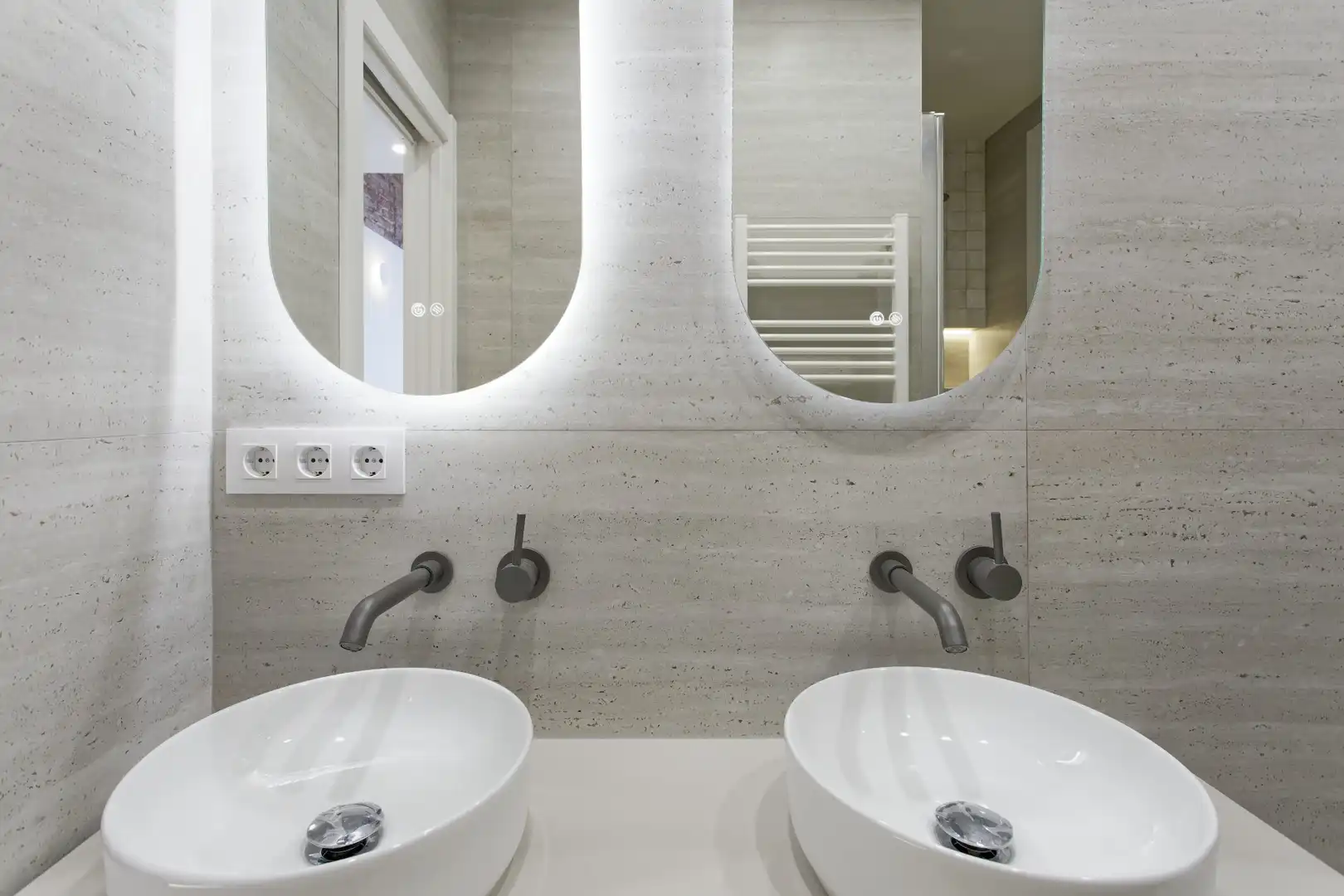 Bathroom of Flat for sale in Barcelona  with Air Conditioner, Heating and Oven