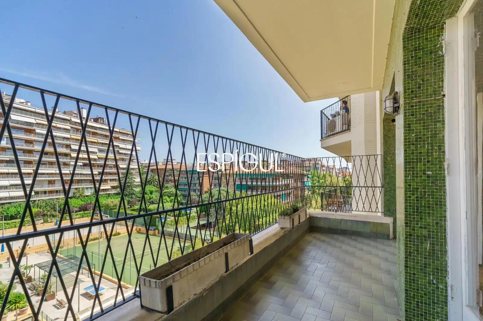 Vista exterior de Piso en venta en Barcelona con Calefacción, Parquet y Terraza