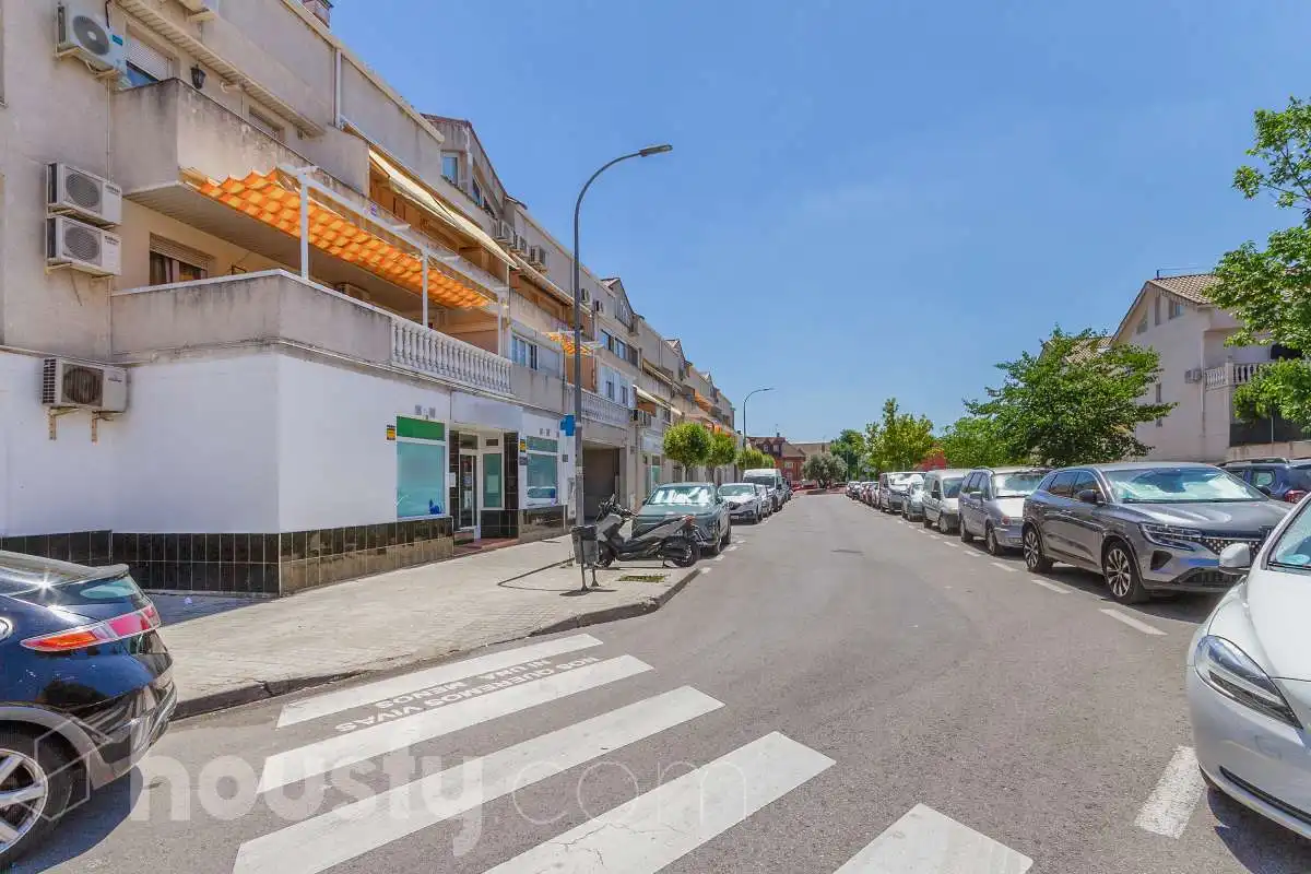 Dúplex en venda a Avenida Ilustración, Velilla de San Antonio