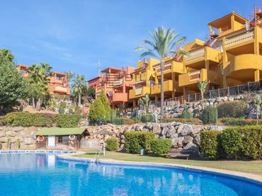 Flat with pool for sale in Reserva de Marbella