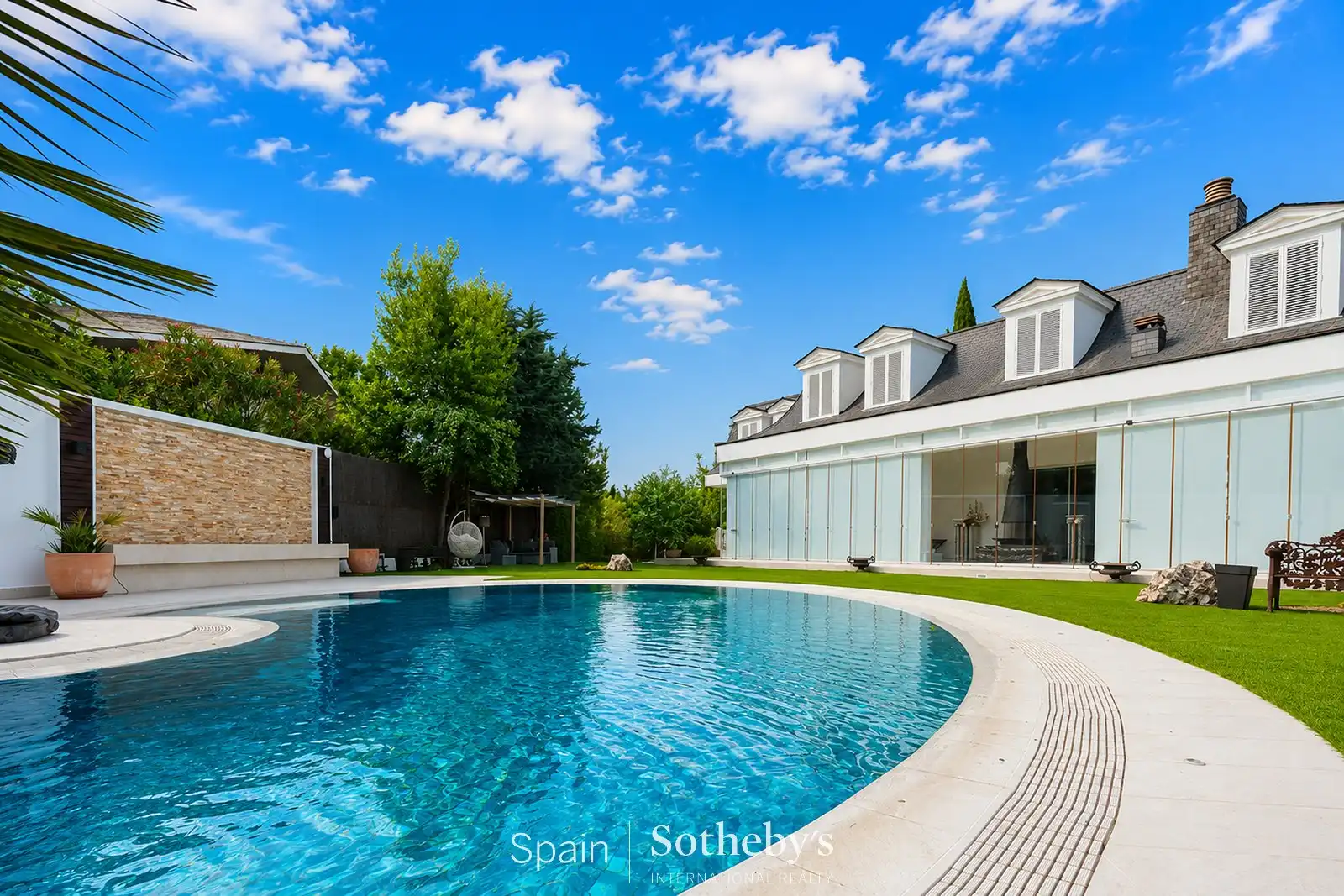 Piscina de Casa o chalet en venta en Pozuelo de Alarcón con Aire acondicionado, Jardín privado y Terraza
