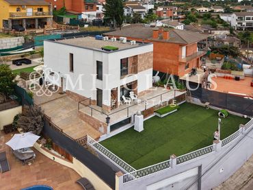 Casa con balcone in vendita a Carrer d'Enric Morera