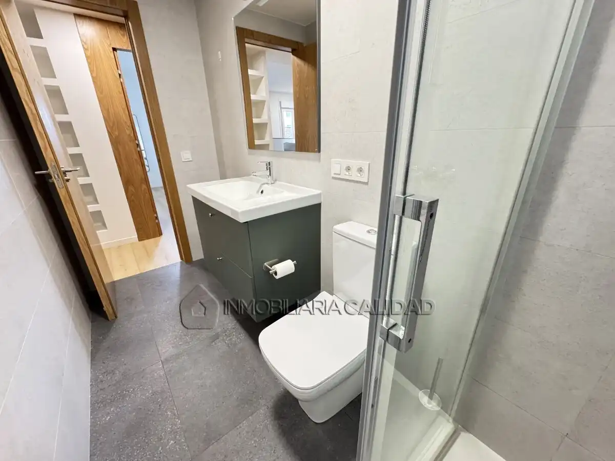 Bathroom of Flat for rent in Burgos  with Heating and Furnished